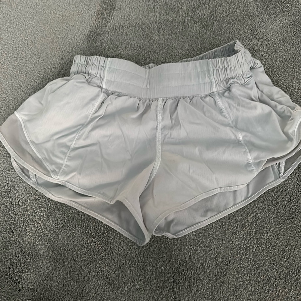 Lululemon hotty hot shorts size 6 white